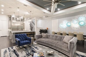 別墅 (1 Bedroom) | 客廳 | 平面電視、壁爐、遊戲機、足球機