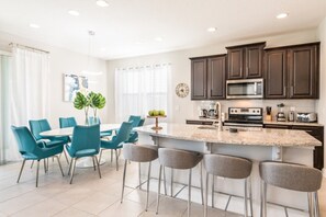 Private kitchen - Villa in Encore Resort at Reunion 3458 (Kissimmee)