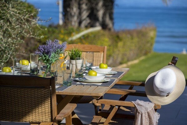 Villa (4 Bedrooms) | Balkon