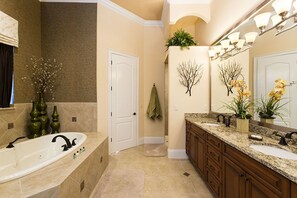 Villa (1 Bedroom) | Badezimmer