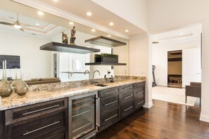 Villa (1 Bedroom) | Eigene Küche | Ofen, Herdplatte, Geschirrspüler, Esstisch