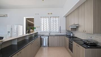 Villa (4 Bedrooms) | Private kitchen | Microwave, oven, stovetop, dishwasher