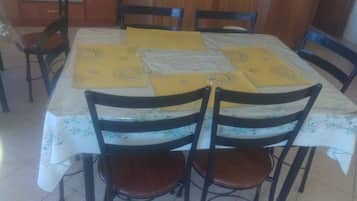 Breakfast, lunch, dinner served; local cuisine
