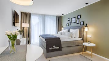 1 kamar tidur, seprai premium, meja kerja, dan ruang kerja ramah laptop