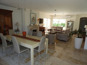 Interior - SIX FOURS,(VAR),Villa T6 200m2 Habt, sleeps 8/10, with SWIMMING POOL near beach (SIX FOURS LES PLAGES)