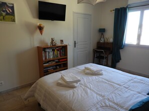 6 habitaciones, tabla de planchar con plancha, wifi y ropa de cama 