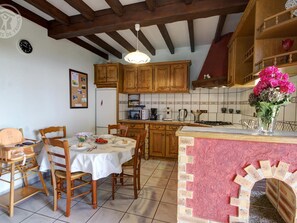 Dining - Spacious cottage with terrace and garden in Saint-Christo-en-Jarez (Saint-Christo-en-Jarez)