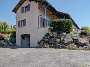 Exterior - Spacious cottage with terrace and garden in Saint-Christo-en-Jarez (Saint-Christo-en-Jarez)
