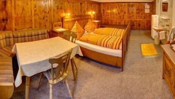 Setrika/meja setrika, Wi-Fi gratis, dan seprai linen