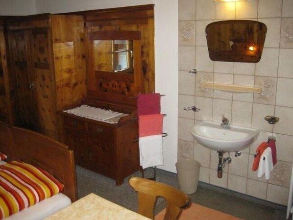 Bathroom - Haus Tiroler Frieden (Sankt Anton am Arlberg)