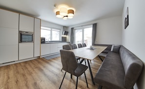 Apartment (Reiterhogel) | Living area | TV - Wiesl Lodge (Saalbach-Hinterglemm)