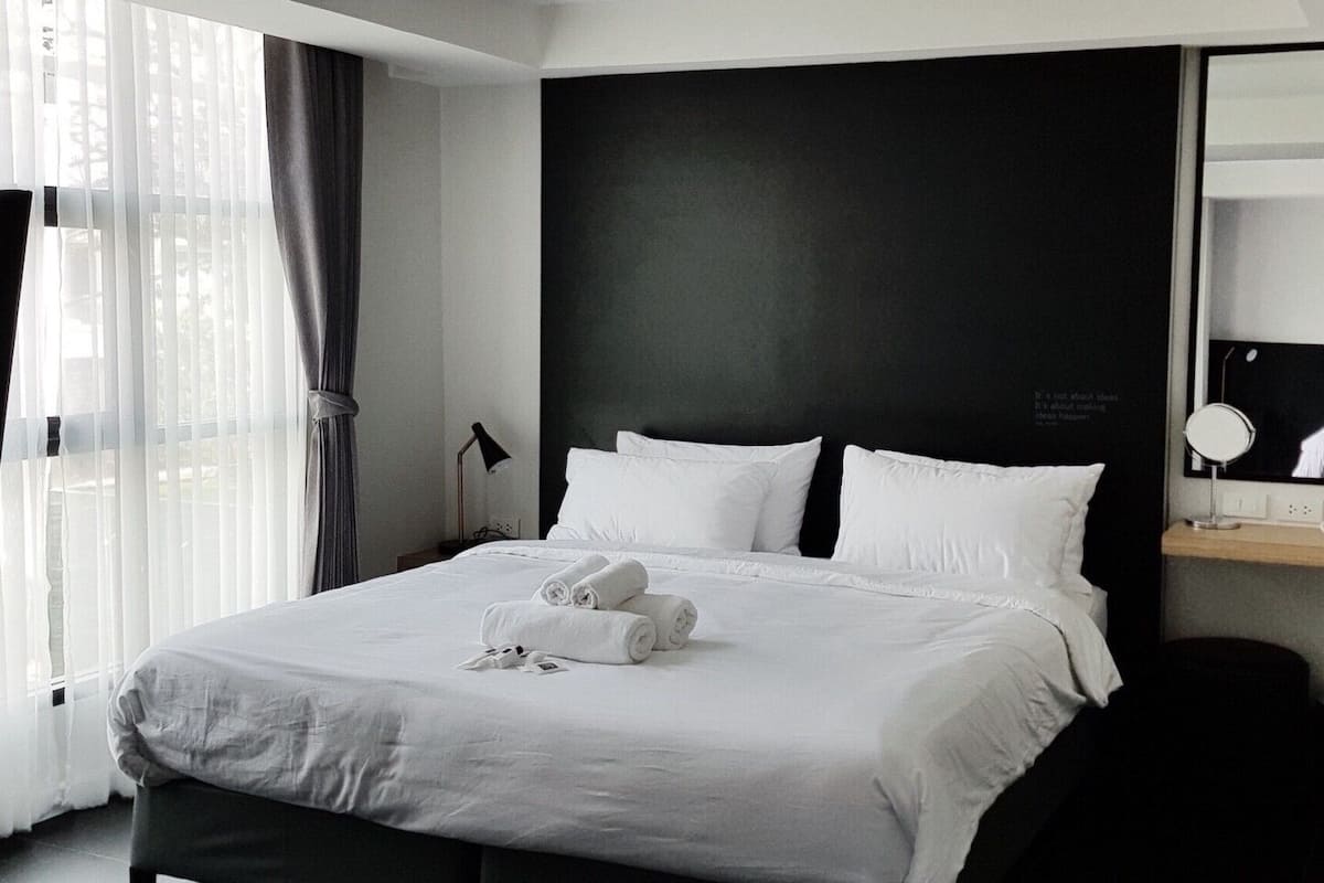 Family Room for 4 | In-room safe, blackout drapes, free WiFi, bed sheets