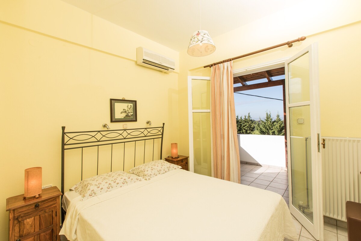 Appartement, 1 chambre (with Pool and Sea View) | Literie hypoallergénique, fer et planche à repasser