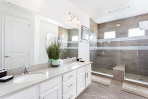 Villa (1 Bedroom) | Bathroom - Villa in Reunion Resort & Spa 2993 (Kissimmee)