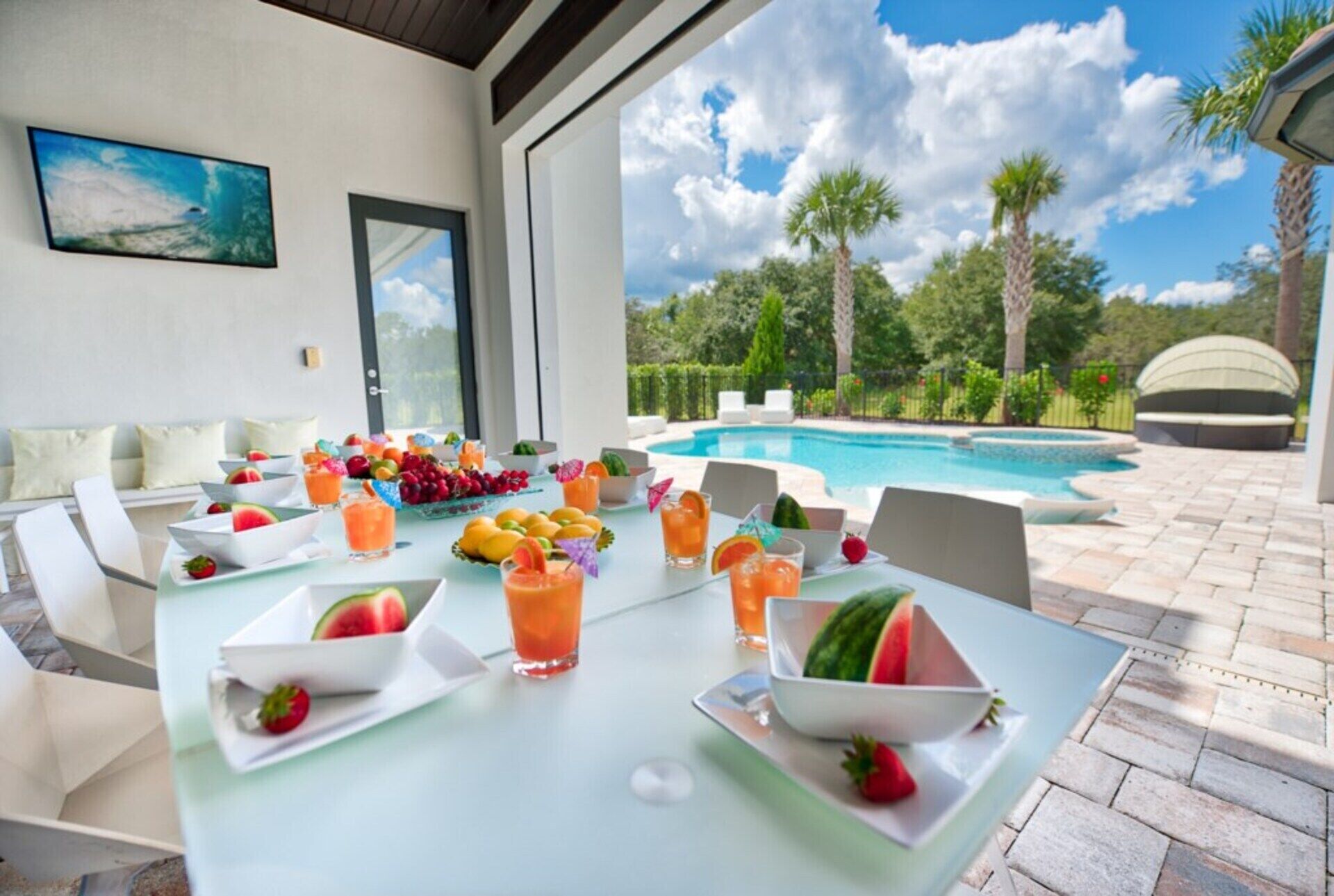 สระว่ายน้ำกลางแจ้ง