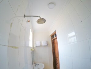Double Room | Bathroom | Shower, rainfall showerhead, free toiletries, towels - Metropak Hotel Breweries (Kisumu)
