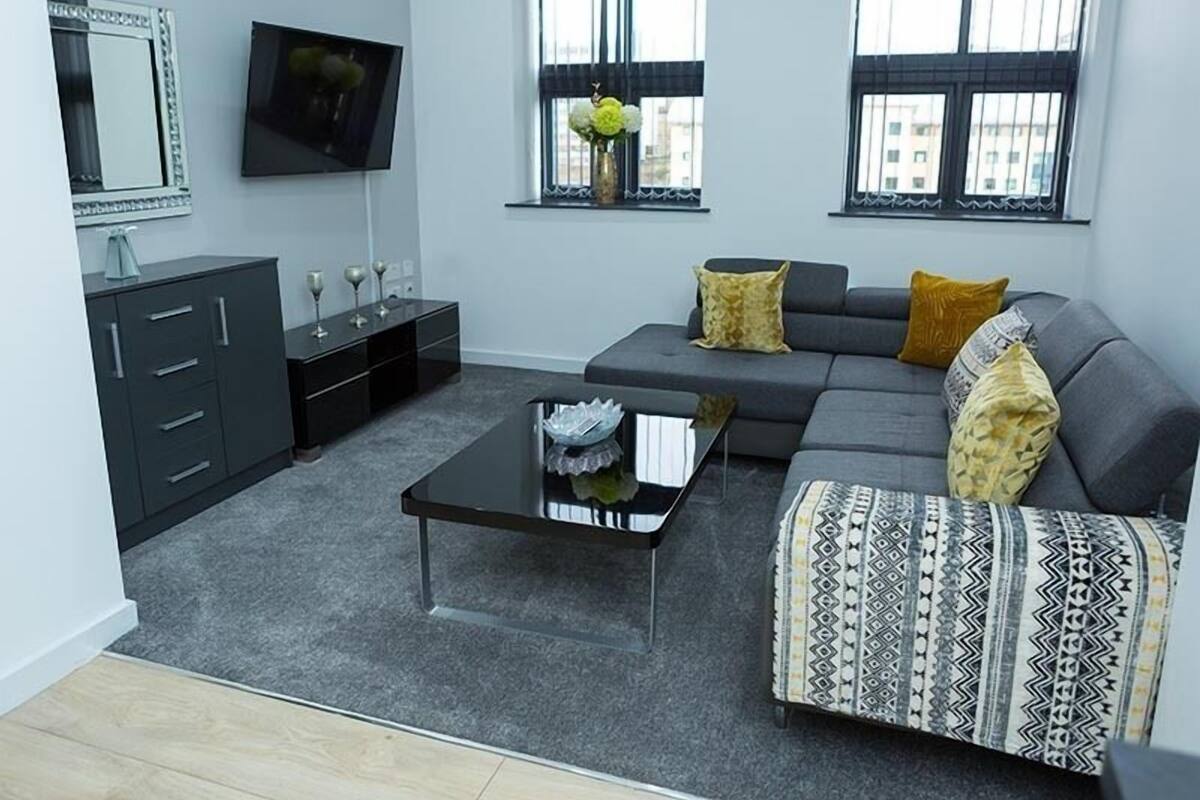 Apartamento superior | Área de estar | Smart TV 50 polegadas com canais digitais, TV, Netflix