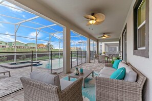 Villa (1 Bedroom) | Balcón