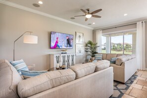 Villa (1 Bedroom) | Soggiorno | TV a schermo piatto, videogiochi