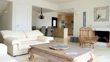 Superior Villa, 4 Bedrooms, Private Pool, Sea View | Living area