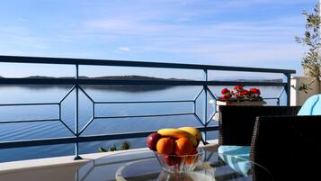 Deluxe Apartment, 2 Bedrooms, Sea View (B1) | Terrace/patio