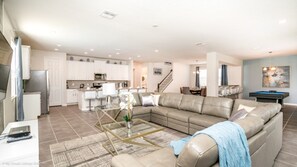 Villa (1 Bedroom) | Oppholdsrom | Flatskjerm-TV