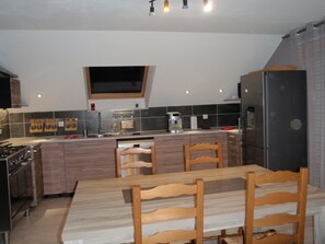Køleskab, mikrobølgeovn, ovn, kogeplade