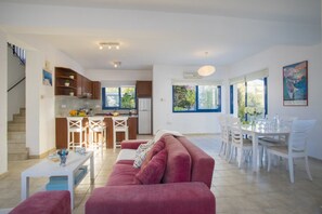 Villa (1 Bedroom) | Wohnzimmer | Flachbildfernseher