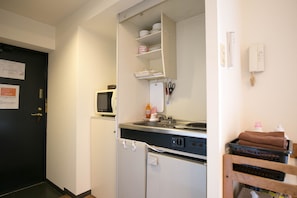 Appartement Standard | Cuisine privée | Réfrigérateur, micro-ondes, plaque de cuisson, bouilloire électrique