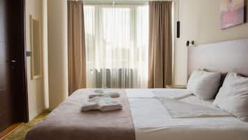 Minibar, desk, laptop workspace, blackout drapes