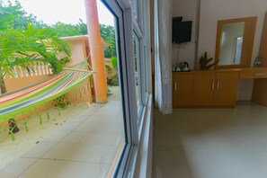 Balcony - Dhaalu Inn Kudahuvadhoo by Atoll Hotels (Malé)