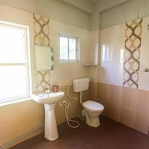 Regadera, amenidades de baño gratuitas, toallas