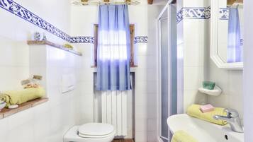 Casa, 2 habitaciones | Baño