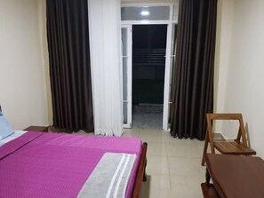 Classic Single Room | Living area