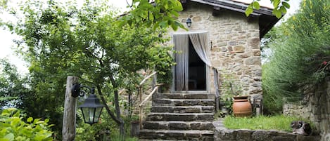 Apartment, 2 Bedrooms, Smoking, Fireplace | Garden
