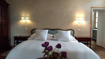 Superior Suite, Non Smoking, City View | Premium bedding, desk, soundproofing, free WiFi