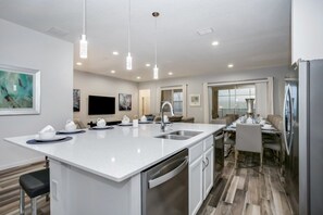 Villa (1 Bedroom) | Private kitchen | Fridge, oven, stovetop, dishwasher - Villa in Solterra Resort 2747 (Davenport)