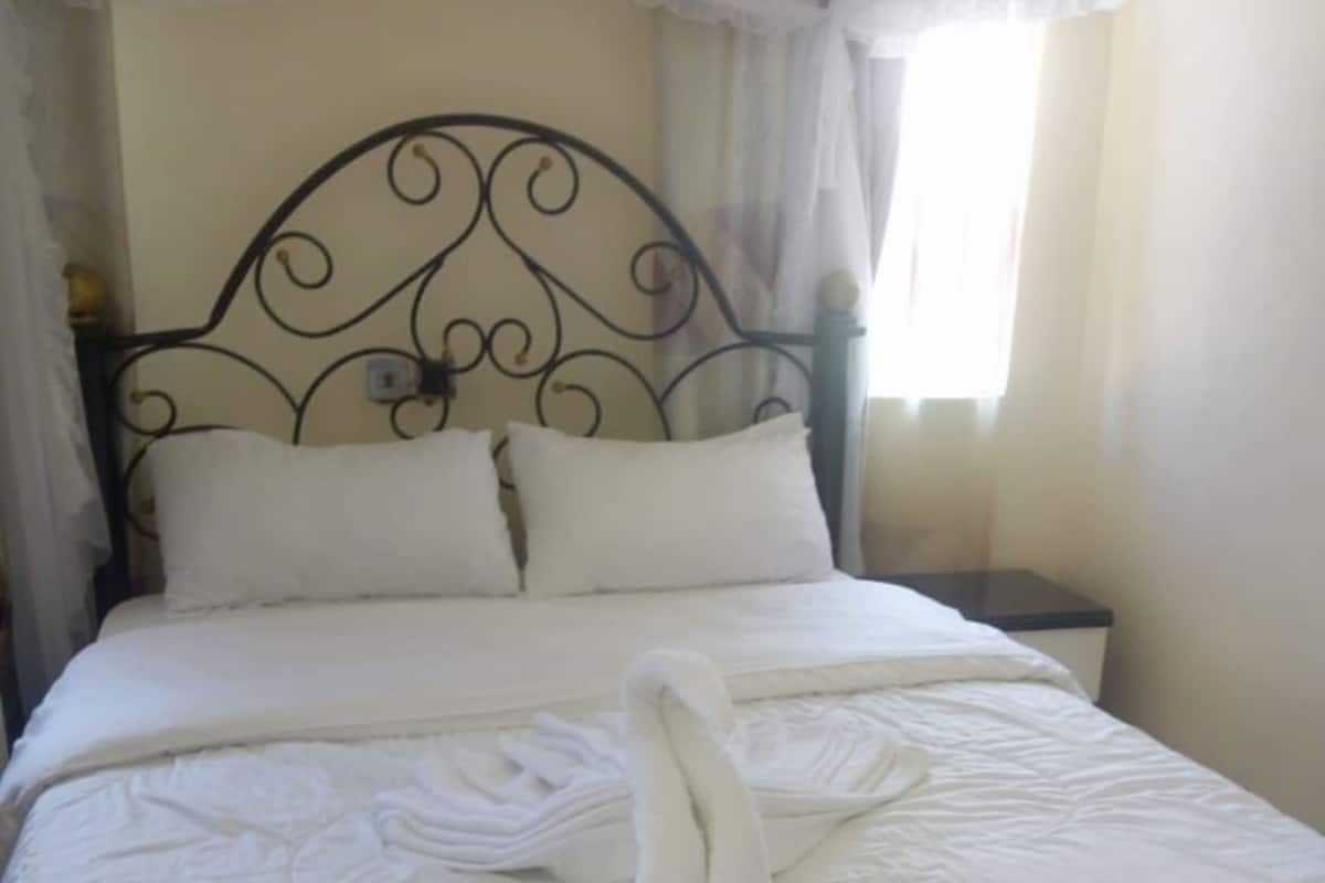 4 habitaciones, escritorio, wifi gratis y ropa de cama