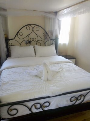 Cottage, 4 Bedrooms | 4 bedrooms, desk, free WiFi, bed sheets - HavenCrest Cottages (Kwoyo)
