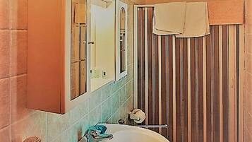 Apartment, 1 Bedroom, Smoking, Terrace | Bathroom