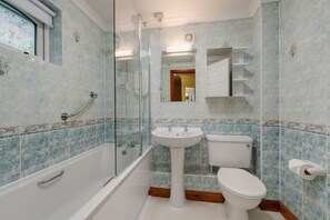 Ensemble douche/baignoire, sèche-cheveux, serviettes fournies
