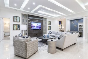 Vila (1 Bedroom) | Ruang keluarga | TV layar datar dan perapian