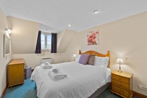 2 bedrooms, iron/ironing board, travel crib, internet