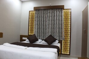 Deluxe tweepersoonskamer | Individueel gemeubileerd, een bureau, een laptopwerkplek, gratis wifi