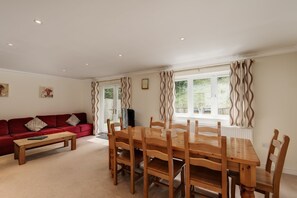 Dining - Free leisure facilities included (SALTASH)