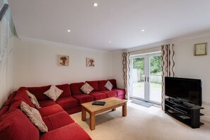 TV, DVD player - Free leisure facilities included (SALTASH)