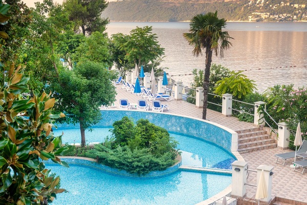Seasonal outdoor pool