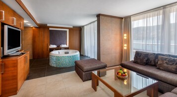 Apartment with Seaview | 起居区 | 平板电视、乒乓球