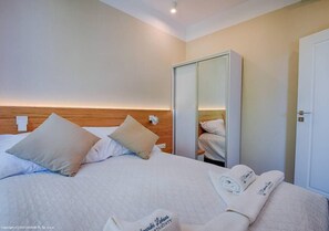 2 bedrooms, hypo-allergenic bedding, iron/ironing board, free WiFi
