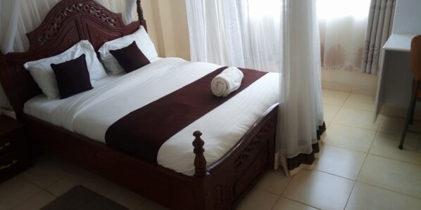 Habitación doble | Escritorio, wifi gratis y ropa de cama 